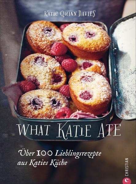 Das erste Blogger-Kochbuch endlich wieder lieferbar. »What Katie Ate« war das erste Kochbuch einer Foodbloggerin und wurde über Nacht zum Bestseller. Endlich ist der Klassiker wieder da. Locker erzählt, grandios fotografiert und liebevoll gestaltet bringt dieses Buch vom Quinoa-Linsen-Salat über den Aussie-Chili-Burger und Sticky Chicken mit Sesam bis zu Schoko-Florentinern und Honigpfirsichen aus dem Ofen Katies beste Rezepte. Crazy, kreativ und vor allem unglaublich lecker! Alle lieben Katie!