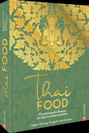 Thai Food für Kenner Angkana Sirisaeng entdeckt die Landesküche ihrer Heimat: Ob Streetfood, Sterneküche oder traditonelle Familienrezepte - hier lernen wir authentische Thai-Küche so kennen, wie sie uns niemand sonst zeigen könnte. Die besten Rezepte aus Thailands Küchen und Garküchen - ein Muss für Fans der asiatischen Küche Ein traumhaftes Land und eine der weltbesten Küchen im Porträt Mit edler Folienprägung