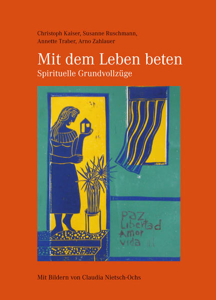 Empfangen, fragen, staunen, lachen, scheitern, spielen-es sind einfache, aber recht verschiedene Grundvollzüge des Lebens, die in dieser Publikation auf ihre Tiefendimension befragt und ausgeleuchtet werden. Und immer wieder zeigt sich eine Ahnung von dem, was der bekannte Theologe Karl Rahner einmal das „Gottgeheimnis der Wirklichkeit“ genannt hat. Die vier Autorinnen und Autoren arbeiten alle im Geistlichen Zentrum der Erzdiözese Freiburg, und man spürt, dass sie eine Vielzahl von Menschen seit Jahren geistlich begleiten. Es ist ihre alltägliche Arbeit, die Tiefendimension von Erlebtem und Erfahrenen auszuloten und ins Wort zu bringen. Wenn sie ihre erfahrungsdurchtränkten Beiträge unter den Titel stellen „Mit dem Leben beten“, so spiegelt sich darin ihr Grundvertrauen wider, dass sich in jedem menschlichen Leben Spuren einer Verheißung entdecken lassen, die Mut macht, sich auf das Leben in seiner ganzen Fülle einzulassen. Die Beiträge sind zuerst in der Freiburger Bistumszeitschrift „Konradsblatt“ erschienen und werden nun aufgrund der großen Nachfrage in Buchform veröffentlicht. Die Künstlerin Claudia Nietsch-Ochs hat sie eigens illustriert.