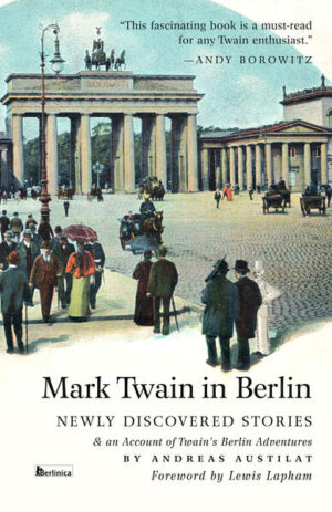 Im Herbst 1891 reiste Mark Twain nach Berlin, begleitet von seiner Frau Olivia und seinen drei Töchtern, in die “neueste Stadt, die ich je gesehen habe”, wie Amerikas bekanntester Humorist bald feststellte. Twain, laut Berliner Zeitungen ein “Yankee vom Scheitel bis zur Sohle”, kungelte mit Diplomaten, besuchte die berühmten Salons, frühstückte mit Fürstinnen und dinierte mit dem Kaiser. Er litt allerdings auch unter einem “organisierten Hundegesangsverein” in dem “Lumpensammlerparadies”, wo er zunächst wohnte, stritt sich mit der Polizei, die verlangte, dass er seinen Hausmädchen unter die Röcke sah, wurde von einem Hausmeister angebrüllt, verirrte sich mit der Straßenbahn, eine Lungenentzündung streckte ihn nieder, und er wurde sogar Zeuge eines Aufstands vor seinem Hotel Unter den Linden. Twain schrieb mehrere Artikel über seine Erlebnisse, und er begann einen Roman über Wilhelmine von Preußen, die einsame Prinzessin. Aber dieser blieb bis heute unveröffentlicht, wie fast alle seine Berlin-Geschichten. In diesen Buch werden sie zum ersten Mal präsentiert, zusammen mit einer Schilderung seiner Berliner Abenteuer von Andreas Austilat.