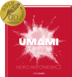 Ein Kochbuch zum Thema Umami? Unbedingt! Der Stoff, dem das Image eines Geschmacksverstärkers aus der asiatischen Küche anhaftet, ist alles andere als das. Er ist auch nicht nur natürlicherweise Bestandteil des menschlichen Körpers und darüber hinaus vieler Lebensmittel. Es ist an der Zeit, sich diesem fünften Geschmack zuzuwenden und zu zeigen, welches Potenzial in ihm steckt. Heiko Antoniewicz hat dies getan - und herausgekommen ist dieses Kochbuch. In über 50 Rezepten beweist er, dass Umami in Verbindung mit unterschiedlichen Kochtechniken Speisen zu neuen Geschmackskomponenten und dem Gast zu neuen Geschmackserlebnissen verhilft. „Umami ist ein wunderbarer Teamplayer, er kann Gerichte und typische Aromenbilder akzentuieren sowie für Abwechslung auf der Zunge sorgen“, sagt Antoniewicz. Insofern ist dieses Buch eine Einladung, neu über das Kochen, über das Schmecken und über das Genießen nachzudenken, um den fünften Geschmack neu zu entdecken.