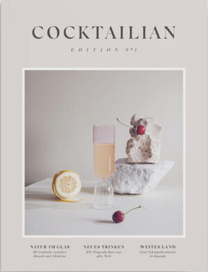 Cocktailian Edition N°1 ist das neue Bookazine in der Tradition des Cocktailbuch-Bestsellers »Cocktailian — Handbuch der Bar«. Ein Genusskompass, der mit eindrucksvoller Fotografie, Essays und Insidertipps, tiefgehende Einblicke in die Welt der Bars, Spirituosen und Cocktails gibt. Trinkkultur, Design, Handwerk, Reise und Kunst verschmelzen mit ihren Protagonisten und Geschichten, denn Barkultur ist schon lange nicht mehr nur Handwerk, sondern ein Lebensstil, gelebt und erzählt von den Persönlichkeiten vor und hinter dem Tresen. »Ein Lesevergnügen für Kenner, Cocktail-Enthusiasten und alle, die gerne einen gepflegten Drink zu sich nehmen.«