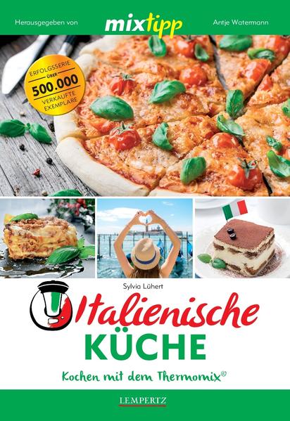 Bella Italia! Wer liebt sie nicht, die italienische Küche? Pizza, Pasta und ganz viel Amore. Das Team mixtipp ist mit der Autorin Sylvia Lühert gemeinsam auf eine kulinarische Reise durch Italien gegangen. Sie hat über 40 Rezepte zusammengestellt, die die Vielfalt der italienischen Küche widerspiegeln. Von Bruschetta mit Avocado und Mozzarella über die klassische Lasagne al forno, bis hin zu Haselnuss-Panna-Cotta oder schnellem Tartufo. Für j eden ist etwas dabei! Zaubere dir mit dem TM 31 oder 5 italienisches Flair in dein Zuhause! Wir wünschen dir viel Spaß beim Nachkochen der Rezepte!