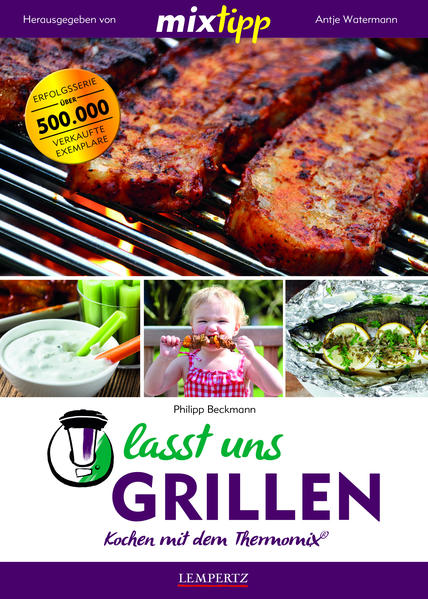 25°C im Schatten - lasst uns grillen! Und mit diesem Buch wird das Barbecue garantiert noch leckerer! Hier hat Philipp „Grill-Phil“ Beckmann seine besten Grillrezepte und Grilltipps zusammengestellt - von Chicken Wings über Forellenfrikadellen bis zu den köstlichen MIXtipp-Ribs ist alles dabei, was das Herz jedes Grillfans höherschlagen lässt. Dafür, dass Steaks und Koteletts erst so richtig gut schmecken, sorgen abwechslungsreiche Marinaden - von der Altbier-Marinade bis zur andalusischen Gewürzmischung. Kresse-Dip und Feta-Aufstrich geben köstlichen Beilagen wie Zwiebel-Focaccia und Stockbrot den Extra-Kick. Egal, ob du es scharf, mild oder fruchtig magst: Mit Sweet Onion-Apricot-Sauce, Knoblauchsauce und Curry spezial findest du auf jeden Fall etwas ganz nach deinem Geschmack! Und wenn du mal eine Pause vom Grillfleisch brauchst, lass dich von Salaten wie dem sommerlichen Walnusssalat und Kentucky Coleslaw verführen. Mit dem TM 5 oder dem TM 31 kannst du alles ganz leicht zubereiten - so kannst du noch mehr Zeit am Grill genießen.