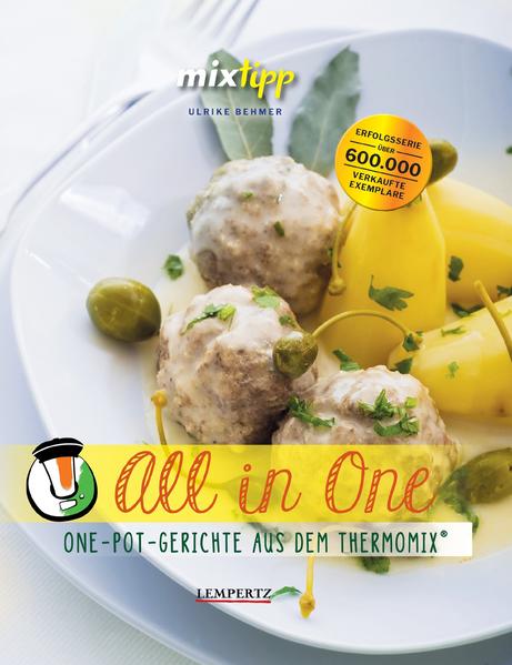 All in one - Alles in Einem. Hier sagt der Name eigentlich schon alles, in diesem Buch braucht ihr nämlich nur Einen: euren Thermomix®! Unsere Autorin Ulrike Behmer hat in diesem Buch über 40 leckere Rezepte aus ihrer reichhaltigen Sammlung zusammengestellt, die vor allem eins versprechen: Kochen ganz ohne Stress! Vom glasierten Honigkassler bis zum exotischen Putencurry, sowohl im TM5® als auch im TM31® sind diese Gerichte im Handumdrehen zubereitet und die ganze Familie ist satt und glücklich! Entweder kann alles zusammen im Mixtopf zubereitet werden oder die Zutaten werden auf Mixtopf und Varoma® verteilt. Eins gilt auf jeden Fall: Ihr könnt euch entspannen und der Thermomix® erledigt für euch den Rest!