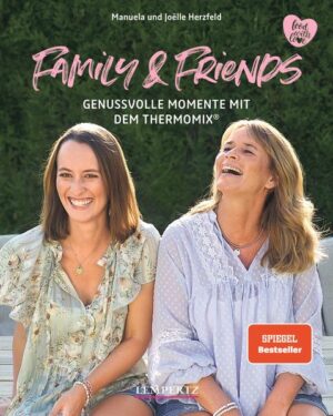 Nationaler Gewinner des Gourmand World Cookbook Award 2020 in der Kategorie „Best Family Cookbook in Germany”! Nach den Bestsellern „Unsere Lieblingsrezepte“ und „Soulfood with Love“ folgt nun das dritte Buch der beliebten Bloggerinnen Manuela und Joëlle Herzfeld: „Family and Friends“. In ihrem neuen Kochbuch zeigen Manuela und Joëlle, wie sehr Essen die Menschen miteinander verbindet: An der gedeckten Tafel wird gemeinsam geredet, gelacht und in Erinnerungen geschwelgt. In diesen Augenblicken, in denen man mit der Familie oder lieben Freunden zusammen genießt, verbindet sich der Geschmack auf der Zunge mit dem Gefühl im Herzen. „Family and Friends“ umfasst über 90 köstliche Rezepte, die Lust darauf machen, sich gemeinsam am Tisch zu versammeln, leckeres Essen zu genießen und dabei unvergessliche Momente miteinander zu erleben. Zudem geben Manuela und Joëlle nützliche Tipps und erzählen, was diese Rezepte so besonders macht. „Family and Friends“ ist das Food-Porträt einer Familie, die genauso liebt, wie sie kocht: mit dem ganzen Herzen. Diese wundervollen neuen Rezepte der beiden Erfolgsbloggerinnen wurden somit wieder ganz nach ihrem Motto kreiert: food with love!