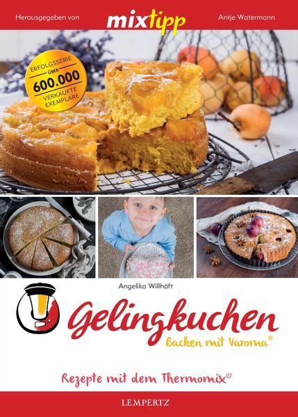 Kuchen! Wer kann da schon widerstehen? Und das aus dem Varoma®? Ja, das geht! Freue dich auf traumhaft saftige und leckere Kuchen. Angelika Willhöft ist schon lange überzeugte Varoma®-„Bäckerin“ und hat jetzt gemeinsam mit dem Team mixtipp ihre besten Rezepte und Tipps und Tricks zusammengestellt. Bei den über 40 Rezepten kommt jeder auf seine Kosten. Vom Pflaumenkuchen bis zum Schoko-Käsekuchen ist alles dabei, was das Herz eines jeden Kuchenliebhabers erfreut. Sogar ein Schwarzwälder Kirschkuchen gelingt ganz einfach im Varoma®! Probier es aus und du wirst den Kuchen aus dem Ofen nicht vermissen! Das Team mixtipp wünscht dir viel Spaß beim Ausprobieren!