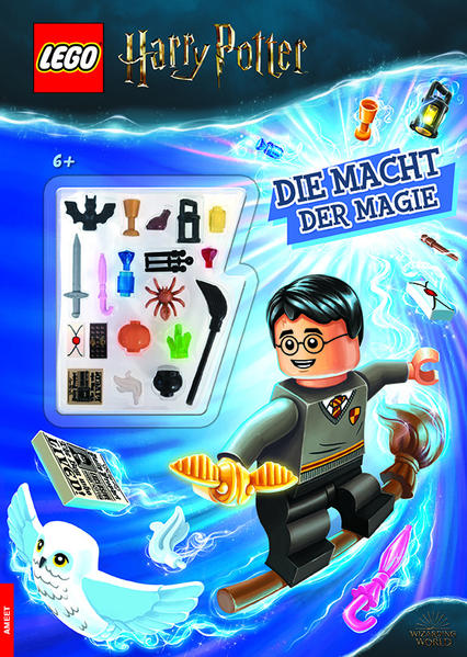 Neuer Rätselspaß mit Harry und Co. - mit tollen Accessoires für die Minifiguren Für alle, die sich schon immer neues Zubehör für die LEGO® Harry Potter™- Minifiguren ge- wünscht haben: Im neuen Format sind tolle Accessoires dabei, mit welchen das Lösen von Rätseln und kniffligen Aufgaben keine große Herausforderung darstellt. Handgezeichnete Szenen aus den Harry- Potter- Filmen lassen die Welt von LEGO Harry Pot- ter lebendig werden. Der LEGO Humor sorgt für einen großen Rätselspaß und bringt jeden Fan zum Lachen. Das Rätselbuch eignet sich hervorragend für Kinder ab 6 Jahren. Copyright © 2021 Warner Bros. Entertainment Inc. WIZARDING WORLD characters, names, and related indicia are © & ™ Warner Bros. Entertainment Inc. WB SHIELD: © & ™ WBEI. Publishing Rights © JKR. (s20) LEGO, the LEGO logo, the Brick and Knob configurations and the Minifigure are trademarks of the LEGO Group. ©2021 The LEGO Group. Manufactured by AMEET Sp. z o.o. under license from the LEGO Group.