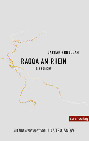 Jabbar Abdullah ist Autor und Archäologe. Dank dieser doppelten Kompetenz vermag er in seiner autobiografischen Erzählung „Raqqa am Rhein“ zwei Gesellschaften kritisch zu durchdringen: die syrische und die deutsche. Es ist ein Buch über Aufbruch und Ankunft, über zerstörte Freiheitsträume und hoffnungsvolle Neuanfänge. Im Zentrum stehen zunächst Erinnerungen an eine Kindheit und Jugend im Zeichen der Diktatur, nahe der nordsyrischen Stadt Raqqa und der Alltag einer Dorfgemeinschaft am Euphrat. Später erkunden die Leser und Leserinnen an der Seite des Autors das unzerstörte Aleppo, erfahren die ersten friedlichen Proteste 2011 an der dortigen Universität ebenso wie deren brutale Niederschlagung durch das Assad-Regime. Mit Hilfe von Augenzeugenberichten erhalten die Leser und Leserinnen zudem einen Einblick in die skrupellosen Methoden der syrischen Geheimdienste bzw. das Leben unter der Willkürherrschaft des IS in Raqqa nach 2014. Doch Abdullah berichtet auch über seine neue Heimat Deutschland. Detailliert und humorvoll beschreibt er die ersten Schritte in einer zunächst fremden Gesellschaft und Sprache. Dabei hinterfragt der Autor die landläufigen Konzepte von Integration und Herkunft, reflektiert den Freiheitsbegriff und hält auch manch überraschenden Perspektivwechsel bereit.