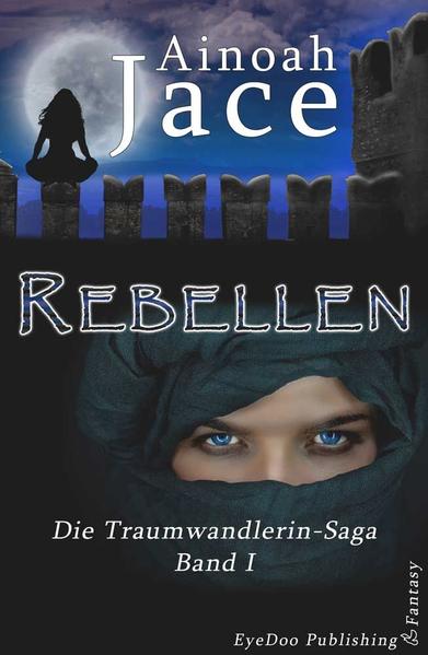 Nells Flucht aus der Sandstadt Maroc ist erfolglos, denn sie fällt den Rebellen in die Hände. Voller widersprüchlicher Gefühle für den Anführer erkennt das Mädchen, dass ihre Alpträume in dieser unbekannten, fantastischen Welt einen gefährlichen Sinn bekommen. Fantasy - Romantik - Rebellion - märchenhafte Welten und Wesen Ausgerechnet die Schwarzen Reiter entführen die junge, verängstigte Nell, als sie vor ihrem missmutigen und untreuen Verlobten Shane flieht. Nell neigt zu Albträumen, in welchen sie auf der Suche nach etwas Ungewissem schlafwandelt. Die Kämpfer der geheimen Rebellion gegen den grausamen Eiskönig Shahatego geraten durch Nells »Traumwandeln« jedoch in tödliche Gefahr. In der Gegenwart des zurückhaltenden Anführers Wolf beschleunigt sich ihr Herzschlag, aber auch bei einem Treffen mit ihrem Verlobten Shane knistert es zwischen den beiden, die sich eigentlich nicht einmal leiden können. In Boscano, der Stadt in den Bäumen, beginnt Nell zu ahnen, was der Grund für ihre Träume ist. Kann sie sich dem Rebellenführer anvertrauen? Leserstimmen: »Mein erstes Buch von Ainoah Jace und mich hat es wirklich umgehauen.« »Beherrscht jetzt noch meine Gedanken.«