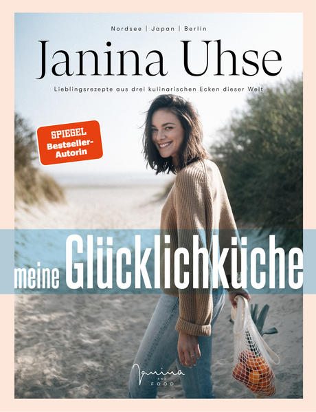 Das erste Kochbuch von Schauspielerin Janina Uhse. Die Leser reisen mit Janina kulinarisch um die Welt: Von norddeutscher über japanische und berliner Küche gibt es jede Menge einfache und leckere Gerichte, die alle glücklich machen. Ob vegetarische Rezepte, oder Fisch und Fleisch - Janina liebt die Abwechslung der internationalen Küche. Janinas Lieblingsrezepte sind einfach nachzukochen und stammen aus vielen Teilen der Welt. Sie alle eint vor allem eines: dass sie richtig gut schmecken, jenseits von Diäten, Kalorienzählen und Low-Carb-Denken - eben eine echte Glücklichküche. Schauspielerin Janina Uhse gehörte neun Jahre zum Hauptcast der Erfolgsserie GZSZ und zählt heute zu den beliebtesten TV- und Kinogesichtern Deutschlands. Seit jeher liebt sie lange Kochabende mit Freunden und von jeder Reise bringt sie Inspiration mit für neue Rezepte und Zutaten. Janinas kulinarische Expedition beginnt vor über zwanzig Jahren im Strandrestaurant ihrer Großeltern auf der Nordseeinsel Föhr und führt sie über die japanische Metropole Osaka hinein in das multikulturelle Berlin. Mit ihrem eigenen Kochkanal Janina and Food inspiriert sie in den sozialen Medien regelmäßig Hunderttausende Fans zu Gerichten, die einfach glücklich machen. Nun legt Janina den Lesern die Essenz ihrer kulinarischen Entdeckungen in die Hand.