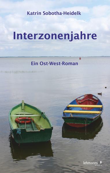 Im Winter 1945 verlieren sich zwei achtjährige ostpreußische Freun­dinnen. Elsa kommt in Mecklenburg und Hanni im Oldenburgischen unter. Nach den traumatischen Fluchterlebnissen lernt jede für sich, den Demütigungen als Flüchtlingskind auszuweichen. Elsa macht sich unsichtbar. Hanni schweigt drüber weg. Sie finden sich durch den Suchdienst wieder und schreiben einander, bis es nicht mehr sein darf. Wie weit sich die Schere ihrer Lebenswege allmählich öff­net und schließlich zwei in ihrem Umfeld verankerte Frauen das jeweils Naheliegende als richtig empfinden, wird in parallelen, mehr­­­fach verknüpften Handlungssträngen erzählt. Im Alter reden sie Klartext miteinander. Ein Ost-West-Roman über Ankunft, Anpassung und Aufbruch.