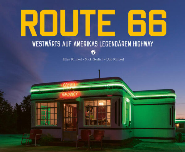 Ausgezeichnet mit dem ICMA »Award of Excellence« Die Route 66 repräsentiert unsere Vergangenheit, Gegenwart und Zukunft. Ich habe hier vieles verfallen und verschwinden sehen. Ich habe vieles zurückkehren sehen – so auch das La Posada Hotel, in dem ich heute lebe, mein Zuhause.« erzählt Tina Mion, Malerin aus Winslow, Arizona, und beschreibt damit sehr treffend den Charakter des legendären US-amerikanischen Highways. Noch immer kann man der historischen Route 66 über weite Strecken von Chicago aus quer durch das Herz Amerikas bis an die Pazifikküste folgen. Verschlafene Kleinstädte im Osten, bunt-flackernde Neonschilder, die spektakulären Weiten des „Wilden Westens“, seit langem verlassene Geisterstädte in der Mojave-Wüste – Americana-Nostalgie pur. Und vor allem die Menschen, denen man unterwegs begegnet – so auch in Wort und Bild in diesem Buch – machen diesen Road Trip, bei dem der Weg stets das Ziel ist, zu etwas ganz Besonderem. Seit 2013 fotografiert Ellen Klinkel mit großer Leidenschaft die Mother Road, die dank engagierter Persönlichkeiten wie Angel Delgadillo, dem Vater der Historic Route 66, Tina Mion und vielen anderen aus ihrem Dornröschenschlaf erweckt wurde. Begeben Sie sich auf eine Spurensuche westwärts auf der Route 66 – erzählt in zahlreichen Farbfotografien, Schwarzweiß-Portraits, sowie kurzweiligen und lebendigen Texten.