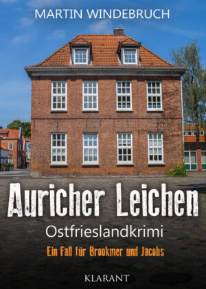 Kommissar Tjark de Vries liegt ermordet in seinem Wagen. Drei Tage später wird Dr. Philipp Odenthal, der neue Leiter des Ostfriesischen Landesmuseums, erschossen im Ems-Jade-Kanal aufgefunden. Gibt es zwischen den Mordfällen einen Zusammenhang? Die Auricher Kommissare Wiebke Jacobs und Evert Brookmer haben mit dieser Mordserie in Ostfriesland ihren ersten gemeinsamen Fall. Die Spur führt zum Landesmuseum, denn Odenthal wurde mit einem antiken Gewehr erschossen, und ausgerechnet ein solches fehlt in der Sammlung. Der neue Leiter, der von außerhalb kam und einen konsequenten Sparkurs verfolgte, war alles andere als beliebt. Ist ein Streit um die Führung des Museums eskaliert? Oder brachte die Abgabe des spektakulären Projekts »Moorleiche« das Fass zum Überlaufen? Die Ermittler nehmen mehrere Verdächtige ins Visier und ahnen nicht, dass schon bald der nächste Leichenfund auf sie wartet...