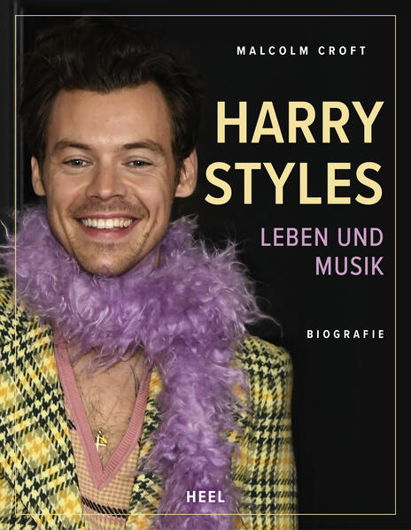 Weltweit ausverkaufte Stadien, drei aufeinanderfolgende Nummer-1-Alben, zahlreiche Grammys & BRIT Awards: Alle Fans liegen NUR IHM zu Füßen Harry Styles! Doch wer ist der Womanizer Harry eigentlich hinter dem Erfolg? Die Biografie zeichnet die außergewöhnliche Entwicklung des Pop-Phänomens anhand von vielen Fotos nach: von seiner Kindheit über die Entdeckung bei X Factor bis zu seinem Aufstieg zum globalen Superstar als Mitglied der wahrscheinlich erfolgreichsten Boyband des Jahrzehnts, One Direction, bis zum nächsten Schritt seiner Metamorphose, der Eroberung der Welt als Solokünstler und der Durchbruch als Schauspieler (My Policeman (2022)). Harry ist ein Multitalent mit Message: Durch seinen außergewöhnlichen Kleidungsstil hinterfragt er die Konventionen von Mode und Geschlechtern, steht offen zu seiner Bisexualität und macht sich für die LGBTQ+ Community stark.