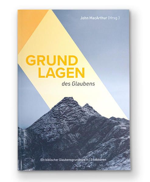 Grundlagen des Glaubens basiert auf der Überzeugung, dass es beim Christentum um Wahrheit geht-die Wahrheit über Gott, die Wahrheit über den Menschen und die Wahrheit über Christus. John MacArthur Dieser Glaubenskurs ist eine einfache und praktische Möglichkeit, sich die Grundlagen des christlichen Glaubens anzueignen. Egal ob du die Lehren des Christentums noch gar nicht kennst, ob du neu im Glauben bist oder vielleicht schon seit langem gläubig bist-dieser Kurs nimmt dich in Gottes Wort hinein. Er hilft dir, die zentralen Aussagen der Bibel zu verstehen und legt so ein solides Fundament für das Leben als Christ. In 13 Lektionen werden grundlegende Wahrheiten der Bibel behandelt, die jeder Christ kennen sollte: Einführung in die Bibel Wie man sich die Bibel erschließt Gott: Sein Wesen und seine Eigenschaften Die Person Jesu Christi Das Werk Christi Die Errettung Die Person und der Dienst des Heiligen Geistes Das Gebet und der Gläubige Die Gemeinde: Gemeinschaft und Anbetung Die Geistesgaben Evangelisation und der Gläubige Gehorsam Gottes Wille und Führung Jede Lektion führt dich durch ein Thema. Ergänzend zu diesem Arbeitsbuch stehen dir kostenfreie Videos zur Verfügung, anhand derer du das Thema vertiefen kannst. Diese Videos und weitere Informationen findet du auf www.grundlagendesglaubens.de