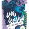 Helen und Lucas — Besiegt ihre Liebe den Fluch der Götter? Glaubst du an die Macht des Schicksals? Und ist Liebe Schicksal - oder ein Fluch? Helens Drama in der Parallelwelt der Götter spitzt sich jedenfalls zu, denn ein zweiter Trojanischer Krieg steht unmittelbar bevor. Weil die Häuser Scions sich gegenseitig bekämpfen, liegt es allein an Helen, Lucas und Orion, neue Verbündete zu finden und zu verhindern, dass die sterbliche Welt in die Hände der zwölf unsterblichen Götter fällt. Helens Macht wächst, doch mit ihr auch das Misstrauen ihrer Freunde. Kann sie ihr Vertrauen zurückgewinnen und Zeus in letzter Minute bezwingen? Und was wird aus ihrem ganz persönlichem Kampf: dem um ihre Liebe zu Lucas? Du musst es herausfinden, du wirst es erfahren, hier und jetzt. Mehr noch: wie alles begann …. Gleich im Anschluss im neuen Prequel zu diesem hochdramatischen Göttlich-Finale. Ein Ende, das ein Anfang ist - sei gespannt. Entfesselte Gefühle: ein göttliches Finale und ein Neubeginn. Der dritte Band der Neuausgabe von Josephine Angelinis Göttlich-Bestseller. Gibt es ein Happy End für Todfeinde, die einander lieben? Wieder sehr stylish in der wunderschönen neuen Optik. Du wirst es lieben: Romantasy verknüpft mit Antike und Mythen.