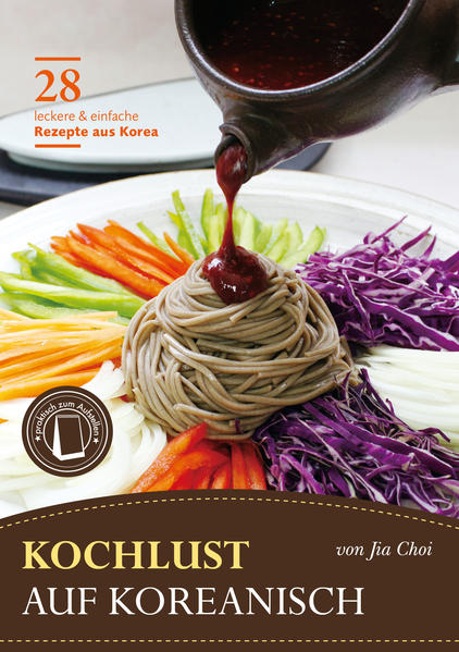 Dieses Kochbuch zeigt, wie einfach man leckere koreanische Gerichte auf den Tisch zaubern kann. Die Autorin hat 28 beliebte koreanische Rezepte ausgewählt, die sowohl vegetarische als auch Gerichte mit Fisch, Fleisch oder Geflügel umfassen. Dabei dürfen auch die im Westen besonders beliebten Gerichte bulgogi (herzhaft-süßes Feuerfleisch) und Kimchi (fermentierter Chinakohl) nicht fehlen. Die koreanische Küche ist herzhaft, gesund, vielfältig und einfach zuzubereiten. Wer zum ersten Mal koreanische Gerichte probiert, dem eröffnet sich ein ganz neuer Geschmackskosmos, denn die koreanische Küche besitzt ganz charakteristische Aromen, die sie merkbar von anderen asiatischen Länderküchen abhebt. Dabei benötigt man für eine wirklich authentische Küche nur wenige, wenn auch unentbehrliche koreanische Zutaten. Rote Chilipaste, Sesampaste und Sojasauce gibt es heutzutage in jedem Asienladen zu kaufen gibt. Abgesehen davon zeichnet sich die koreanische Küche eher durch die Vielfalt der verwendeten Gemüsesorten aus, die es aber auch bei uns überall zu kaufen gibt. Das sind einfach beste Voraussetzungen, um sich in das Abenteuer „Lust auf Koreanisch“ zu stürzen!