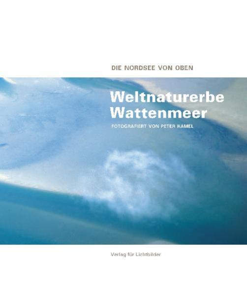 So sieht man die Nordsee wohl selten: karibisch anmutende Bilder von Sand- und Muschelbänken, Priele, die an organische Strukturen erinnern, ausladende Wattströme und im Sonnenlicht leuchtende Eisschollen. Wer glaubt, das Wattenmeer sei gleichförmig und langweilig, wird hier eines Besseren belehrt. Die großzügig gestalteten Doppelseiten machen diesen Bildband zu einem optischen Erlebnis, das uns die Nordsee neu entdecken läßt.