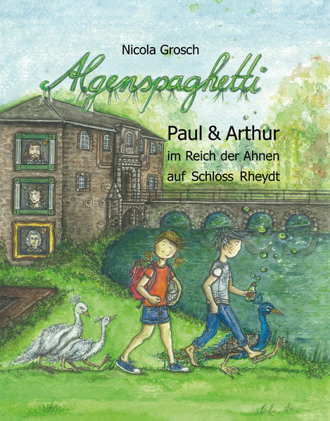 Algenspaghetti 3 - das spannende Finale der Trilogie! Die ungewöhnlichen Freunde Arthur, das Wassergespenst von Schloss Rheydt, und der Pfau Paul haben bereits einiges zusammen erlebt: Mit ihrer Zauberrüstung haben sie an einem Ritterturnier im Mittelalter teilgenommen, den sagenumwobenen Stein des Lichts gefunden, die weiße Pfauhenne Aurelia gerettet und ein römisches Pfauenei aus der Antike ausgebrütet. Nun stellen sie sich ihrem letzten und wichtigstem Rätsel: Warum sind Arthurs Eltern damals spurlos verschwunden? Gemeinsam begeben sie sich auf die Suche und entdecken auf dem Dachboden des Herrenhauses ein goldenes Buch. Sie wühlen tief in den Familiengeschichten von Arthurs Vorfahren. Doch irgendjemand scheint etwas dagegen zu haben, mysteriöse Dinge geschehen auf dem Schlossgelände. Unerwartet bekommen die beiden Helden diesmal Unterstützung von einem Mädchen namens Lucy mit übernatürlichen Fähigkeiten und ihrer schlauen Schildkröte Oscar. Auch Aurelia und Pavel, Pauls kleine Pfauenfamilie, sind voller Tatendrang dabei. Mit Hilfe der verzauberten schwarzen Rüstung wollen die Abenteurer endlich Antworten finden. Aber können sie das Verschwinden von Arthurs Eltern wirklich aufklären? Taucht mit Wassergespenst Arthur und seinen Freunden ein in das letzte große Abenteuer, löst kniffelige Rätsel und entdeckt ungewöhnliche Freundschaften.