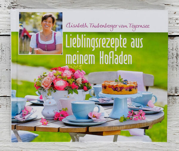 Elisabeth Taubenberger nimmt Sie mit auf eine Genussreise an den Tegernsee. In ihren Hofladen „Oberbuchberger's”. Viele Rezepte aus ihrem Hofladen und Café sind Familiengeheimnisse gewesen. Auch gibt es Tipps zu Kräutern und Deko-ideen für den Tisch.