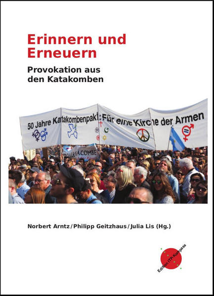 „Erinnern und Erneuern-Provokation aus den Katakomben“ knüpft an den Katakombenpakt von 1965 an und schreibt ihn weiter. 40 Bischöfe verpflichteten sich vor über 50 Jahren auf das Programm einer armen und politisch engagierten Kirche. Angesichts von Globalisierung, Flucht und Armut birgt dieser Pakt heute eine ungeahnte Relevanz für die Kirche des 21. Jahrhunderts. Die AutorInnen des Bandes, zu denen Jon Sobrino, Urs Eigenmann, Luigi Bettazzi, Alberto da Silva Moreira, Michael Ramminger u.a. gehören, wissen sich einer lebendigen Erinnerung an den Katakombenpakt im Sinne seiner Erneuerung und Aktualisierung verpflichtet. Besonders mit dem aktuellen Pontifikat von Franziskus,Papst wird deutlich, dass der Katakombenpakt so bis heute nichts von seiner theologischen Brisanz und gesellschaftspolitischen Sprengkraft eingebüßt hat. Das zeigt die kontroverse Diskussion um Katakombenpakt und Befreiungstheologie unter anderem mit Michael Schüßler und Rainer Bucher.