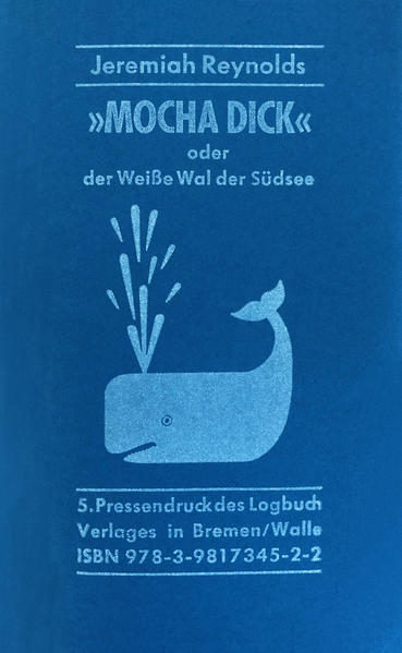 Herman Melvilles »Moby Dick oder Der Wal« von 1851 gilt als einer größten Klassiker der Weltliteratur. Jeder kennt die schicksalhafte Fahrt des Walfangschiffes Pequod, dessen Kapitän Ahab mit blindem Hass den weißen Pottwal Moby Dick jagt, der ihm ein Bein abgerissen hat. Doch bereits 1839 erschien von Jeremiah N. Reynolds (1799-1858) in der New Yorker Zeitschrift »The Knickerbocker« der Artikel »Mocha Dick: or The White Whale of the Pacific«. Er beschreibt darin die Jagd auf einen weißen Wal, der häufig vor der chilenischen Insel Mocha vor der Küste gesichtet wurde und deshalb »Mocha Dick« genannt wurde. Die darin beschriebenen Einzelheiten ähneln teilweise denen von Melvilles Roman so sehr, dass davon auszugehen ist, dass Melville den Text als Grundlage für seinen bekanntesten Roman verwendete.