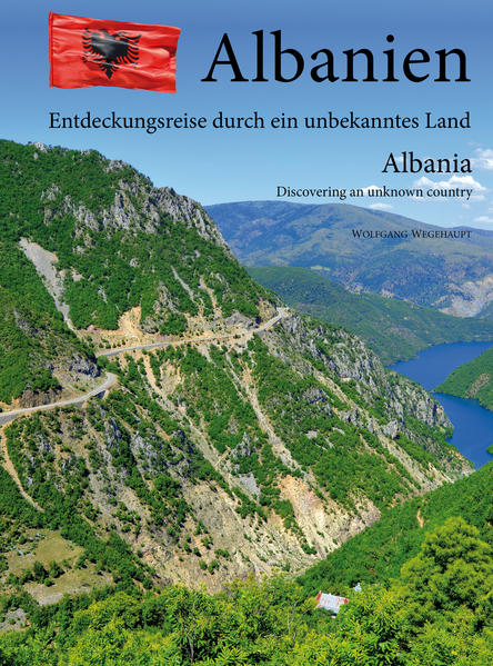 Begleiten sie mich auf unseren Entdeckungsreisen durch ein Land, das in den Jahren unseres wirtschaftlichen Aufschwungs von der Umwelt abgeschottet und auf Selbstver-sorgung angewiesen war. Zu Recht wird Albanien als Europas letztes Geheimnis bezeichnet. Was mich auch nach vielen Jahren immer wieder nach Albanien zieht, sind die vielen unerschlossenen Landschaften mit einer unberührten Natur und einer sehr artenreichen Flora und Fauna, wie sie im Mittelmeerraum immer seltener wird. Albanien blickt auf eine lange, hauptsächlich von Fremdherrschaft geprägte Geschichte und eine mehr als 40-jährige brutal geführte Diktatur zurück. Auch 25 Jahre nach dem Umsturz, ist der lange beschwerliche Weg zur Entwicklung einer demokratischen Gesellschaft, einer wettbewerbsfähigen Wirtschaft und der Integration in europäische Strukturen zur sozialen Marktwirtschaft noch nicht zu Ende. Der Verwaltung und der Politik fehlt es weiterhin an Moral und Integrität. Der Reise-Bildband zeigt die attraktiven Seiten des weithin noch unbekannten Landes, spart aber Kritik und Skurriles nicht aus. Albanien ist ein Land der Gegensätze. Städte mit modernen Zentren und scheinbar wohlhabenden Menschen, neuen Fabriken und modernen landwirtschaftlichen Betrieben stehen einfache Dörfer mit sich selbstversorgenden Gemeinschaften, die Landwirtschaft noch in Handarbeit mit Arbeitstieren betreiben, gegenüber. Albanien ist auch in seiner landschaftlichen Vielfalt einzigartig. Es beherbergt weite unerschlossene Landschaften mit einer unberührten Natur und einer sehr artenreichen Flora und Fauna, mit alpinen Gebirgen. abgeschiedenen Tälern, Gebirgsketten, herrlichen Berglandschaften, wilden Flusstälern, tief eingeschnittenen Canyons, ausgedehnten Wäldern, Küstenniederungen, Dünen, weiten Feinsandstränden, Ebenen, Lagunen, Feuchtgebieten, felsigen, schroff zerklüfteten Küsten, kleinen Badebuchten, grobsandigen Stränden, angestauten Flüssen, Seen und Thermalquellen ebenso wie romantische Dörfer, interessante Burgen, Festungen, Kastelle, historische Stätten und Bauwerke aus der osmanischen Zeit. Der Reise-Bildband soll nicht nur Anregungen zum Bereisen dieses einzigartigen Landes geben, sondern auch Helfen die Fremden gegenüber unvoreingenommenen äußerst gastfreundlichen Albaner besser zu verstehen. Zweisprachige Ausgabe in Deutsch und Englisch.