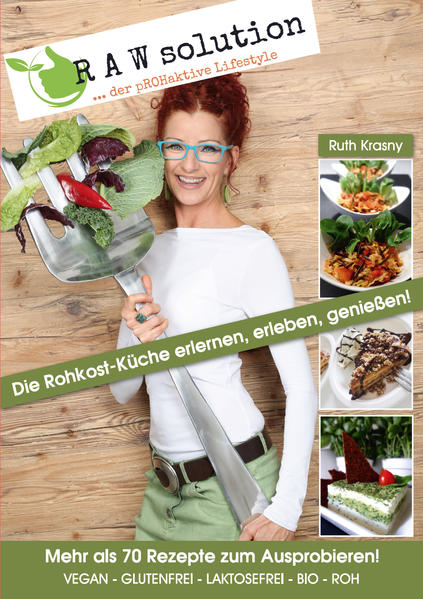 Raus aus dem Dschungel von Ernährungsempfehlungen und Diäten - hin zur Natur und natürlichen Rohstoffen. Vegane Rohkost soll gesellschaftsfähig sein und eine breite Leserschaft angesprochen werden. Ob Rohköstler, Veganer, Vegetarier oder jemand, der seine Essgewohnheiten durch gesunde Optionen bereichern möchte. Alle kommen hier auf ihre Kosten. Unkompliziert beschreibt das Buch die ersten Schritte hin zu einem gesünderen Lebensstil. Rohkostprodukte werden unter die Lupe genommen, Küchenequipment erklärt und Stolpersteine auf dem Weg hin zu einer gesunden Ernährung aus dem Weg geräumt. Nach einem umfassenden Theorieteil (ca. 85 Seiten) mit viel Hintergrundwissen sollen die über 70 bebilderten, kreativ dargestellten Rezepte Lust auf mehr machen. Vom einfachen Smoothie bis hin zu aufwändigen 'sündigen' Desserts, alltagstauglichen Gerichten und komplexeren Zubereitungen, lässt das Rohkostherz keine Wünsche offen. Fazit: Es ist nicht Schwer sich gesund zu ernähren und trotzdem voll und ganz genießen zu können.