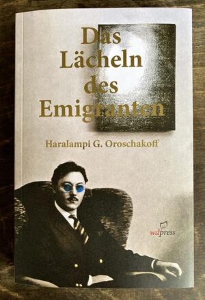 In Das Lächeln des Emigranten erzählt der Künstler und Schriftsteller Haralampi G. Oroschakoff aus seinem Leben. Eine persönliche, in die Geschichte Osteuropas eingebundene Geschichte, eine Erzählung verlorener Identität und damit verbundener Ausgrenzung und prekärer Existenz - die Geschichte einer Kunst des Lebens und die Geschichte eines Lebens für die Kunst.