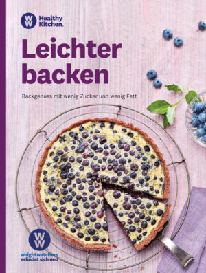 Weniger Zucker, weniger Fett, voller Genuss: Das sind die besten Backrezepte von Weight Watchers Ausgewogen ernähren und trotzdem Naschen? Mit WW kein Problem! Ob süße Köstlichkeiten wie Torten und Muffins oder Herzhaftes aus dem Ofen wie Pizza oder Quiche: In diesem WW Kochbuch finden Sie viele einfache und gesunde Rezepte, die mit weniger Fett und weniger Zucker auskommen als herkömmliche Backrezepte. Genießen Sie locker-leichte Gerichte aus dem Backofen - natürlich abgestimmt auf das WW SmartPoints System! Weniger Zucker, trotzdem lecker: Schnelle Rezepte für Torten, Kuchen und Kekse - von erfolgreichen WW Teilnehmern empfohlen! Backgenuss mit weniger Fett: herzhafte Strudel, Pizza und Brötchen Tipps und Tricks zum gesünderen Backen: Bananen als Zuckerersatz, Magerquark statt Butter Alle Rezepte sind mehrfach getestet und garantiert gelingsicher WW Rezepte sind einfach und alltagstauglich: für Ihren Weg zu gesunden Gewohnheiten! Bewusster backen leicht gemacht: Entdecken Sie Ihren Lieblingskuchen neu! Zucker und Fett einzusparen ist gar nicht schwierig! Schon mit kleinen Änderungen lässt sich viel bewirken. Die WW Back-Tipps verraten Ihnen, wie Sie Ihre Lieblingsrezepte etwas „leichter“ machen können. In diesem WW Kochbuch finden Sie viele abwechslungsreiche Rezepte für leichtes Gebäck: Überraschen Sie Ihre Gäste mit einer Tiramisu-Torte mit Quarkcreme oder einer saftigen Apfeltarte, probieren Sie süße Desserts wie Kaffee-Brownie-Happen oder Schoko-Kirsch-Kuchen im Glas. Sie haben Lust auf Herzhaftes aus dem Backofen? Pizzahappen mit Blumenkohlboden sind ein gesunder Snack für zwischendurch und Tomatenquiche mit Basilikumcreme schmeckt der ganzen Familie. Verwöhnen Sie Ihre Lieben mit tollen Rezepten für süßen und herzhaften Backgenuss. Sie werden sehen, mit WW macht gesundes Backen Spaß!