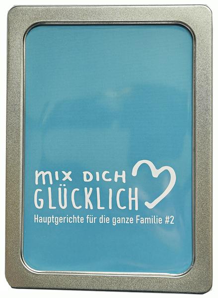 Auf vielen Wunsch nun eine weitere Box mit 47 Rezepten für Hauptgerichte aus dem Thermomix® in einer DinA5 Scharnierdeckelbox auf hochwertigen und abwischbaren Karten. Von Asia Nudeln über indische Currys, Aufläufe, Pasta-Gerichte, Cheeseburger Risotto, Gemüse- oder Nudelpfannen, Kroketten-Auflauf, Geschnetzeltes-Versionen, Eintöpfe und Suppen, Schupfnudel-Gerichte bis hin zu Grießpudding oder Kirschmichel - abwechslungsreiche Gerichte für die ganze Familie, die wahlweise auch vegetarisch und vegan gekocht werden können, erwarten dich. Anhand der Karten kann sich die Familie einfach und schnell entscheiden, was die kommende Woche gekocht werden soll und sich die Karten z.B. mit Magneten an den Kühlschrank pinnen. Alle Rezepte sind so angegeben, dass sie von Vegetariern, Veganern oder Fleischessern gekocht werden können, denn alle Varianten sind angegeben. Wichtig: Es gibt keine Überschneidungen von Rezepten innerhalb der verschiedenen Boxen.