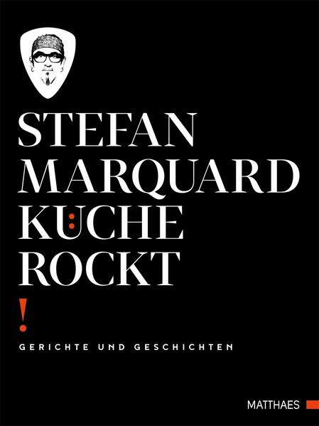 Stefan Marquard, begnadeter Koch, der aus Funk und Fernsehen bekannt ist, hat in den letzten dreißig Jahren die Profiküche gelebt und geprägt. Anhand von Gerichten und Geschichten zeigt er in seinem Buch „Küche rockt“, was die Quintessenz daraus ist: Respekt vor den Lebensmitteln und den Menschen, Liebe zu dem, was man tut, Freundschaft zu den Wegbegleitern und gleichzeitig die Revolution, nichts als gegeben hinzunehmen und alles zu hinterfragen. Was keinen Sinn ergibt, wird über Bord geworfen. Wer heute Stefan Marquard bei einen seiner vielen Bühnenshows beobachten kann, sieht einen Mann, der genau weiß, was er tut und einfach verdammt lecker kocht. Um dahin zu kommen, hat er nach einer Ausbildung als Fleischer eine Kochlehre gemacht und Erfahrungen in unterschiedlichen, sehr spannenden Stationen gesammelt. Da war das Spitzenrestaurant „Graues Haus“ in Oestrich-Winkel, wo er gehobene deutsche Küche kochte, die „Taverna la Vigna“, wo er italienische Küche in vollkommener Form servierte, die „Drei Stuben“, in der Marquard mit seinen Wegbegleiter einen Stern erkochte, das Lenbach, das als größtes Restaurant Deutschlands galt und last, but not least, die Kult-Catering-Crew Jolly Roger Cooking Gang. Eins ist klar - bei Stefan Marquard darf es nicht langweilig sein. Die 70 schönsten Gerichte aus den Phasen seines Kochens zeigt er in diesem Buch. Manche Gerichte hat er im Laufe der Zeit verändert, andere sind immer noch perfekt, so wie sie damals gekocht wurden. Seine Freunde und Wegbegleiter sind auch im Buch an seiner Seite. Sie kochen mit ihm und ergänzen seine Geschichten. Dieses ganz und gar gelungene Werk schafft es, in den tollen Rezepten und den Erzählungen ein Lebensgefühl zu vermitteln, das jedem jungen Koch Mut macht, den Weg mit Spaß und Konsequenz weiterzugehen, denn es gibt fast nichts cooleres als zu kochen!