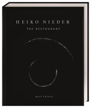 Sterneküche par excellence mit Heiko Nieder Im legendären Hotel "The Dolder Grand" in der Schweiz befindet sich mit "The Restaurant" das mehrfach ausgezeichnete Restaurant, das seinesgleichen sucht. Hier hat Spitzenkoch Heiko Nieder seine unverwechselbare kulinarische Handschrift entwickelt. Gerichte, die überraschend und präzise sind, vergleichbar mit sorgfältig geplanten Prachtbauten. Köstlichkeiten wie Rehrücken mit Gartenkräutern und Angostura oder Hummer mit Erdbeeren und Estragon verführen hier die Gäste. Mit diesem ganz besonders edlen Kochbuch erhalten Sie einen exklusiven Einblick in die herausragende Kochkunst von Heiko Nieder. -Rezepte für Apéros, Amuse-Bouches und einzigartige Menüs: Geordnet nach den vier Jahreszeiten entdecken Sie hier fabelhafte Gerichte, die Sie begeistern werden. -Herausragende Fotografien fangen die kulinarischen Meisterwerke aus der Spitzenküche von ihrer schönsten Seite ein. -Luxuriöse Ausstattung: Der Leinenband mit Silberprägung macht Eindruck im Bücherregal und eignet sich auch perfekt als Geschenk für ambitionierte Hobbyköche. Ein kulinarisches wie bibliophiles Meisterwerk über die Sterneküche des Ausnahmekochs Heiko Nieder.