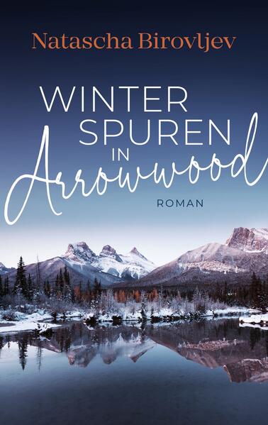 "Winterspuren in Arrowwood" ist der Beginn einer neuen Kanada-Romanreihe. In der Nähe des Jasper Nationalparks liegt das Dorf Arrowwod. Die Bewohner wissen, was Zusammenhalt bedeutet und die Jahreszeiten bestimmen den Rhythmus des Lebens. Die Sleeping Lake Ranch von Granny Caroline bietet heimatlosen und alten Pferden ein Zuhause und soll auch Trickreiterin Nicky den Raum bieten, nach einem tragischen Sturz wieder zu Kräften zu kommen. Ihre Granny Caroline, einst selbst eine berühmte Trickreiterin, soll ihrer Enkelin wieder ins Rampenlicht verhelfen. Nicky begegnet dem kauzigen Sattler Tom, den eine vergangene Liebe mit ihrer Großmutter verbindet. Die sanfte Winterruhe auf der Sleeping Lake Ranch schenkt Nicky ein unbekanntes Gefühl von Heimat. Und Blake, vom Tribe der Cree, bringt ihre Gefühle durcheinander. Schnell wird klar, dass Tom ein dunkles Geheimnis umgibt, das ihn antreibt, letzte Versprechen zu erfüllen. Als Nicky bewusst wird, dass sie auf einmal mehr zu verlieren als zu gewinnen hat, wenn sie mit allen Mitteln ihre Berühmtheit zurückerlangen möchte, merkt Tom, dass seine Gefühle für ihre Großmutter seinen Plan ins Wanken bringen. Aber nur sein Tod kann die Wahrheit seiner Schuld geheim halten und ihm rennt die Zeit davon. Wird die Liebe der Großmutter Nicky und Tom ins Glück oder Unglück stürzen?