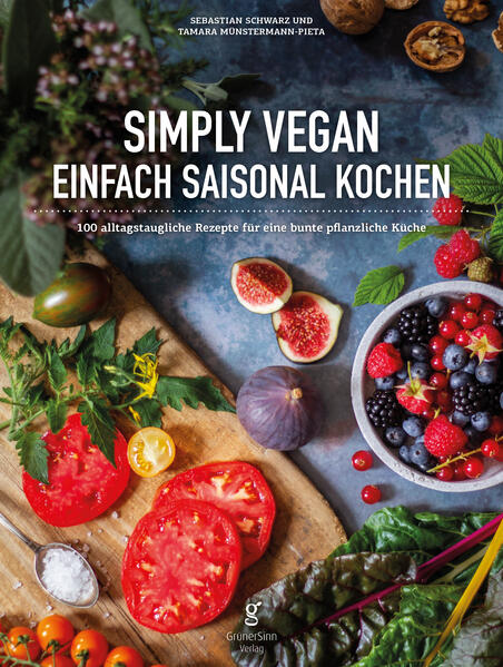 Simply Vegan Einfach saisonal Kochen ist ein Meisterwerk mit insgesamt 100 alltagstauglichen Rezepten für eine bunte, pflanzliche Küche. Dass veganes Kochen nicht nur alltagstauglich und einfach sein kann, sondern auch abwechslungsreich und super lecker, das beweisen die Autoren Sebastian Schwarz und Tamara Münstermann-Pieta auf ihrem Blog seit vielen Jahren. Doch es müssen nicht immer die Buddha-Bowl mit Avocado, die Mango aus Brasilien oder die Exoten und Superfoods vom anderen Ende der Erde sein, um abwechslungsreich und gesund zu kochen. Auch bei ihrem zweiten Buch stehen alltagstaugliche und einfache Rezepte im Mittelpunkt diesmal jedoch mit dem weiteren Fokus auf saisonale Zutaten. Mangold, Schwarzwurzel, Rote Bete, Steckrübe, Rhabarber und Co. stehen bei diesen 100 neuen Rezepten im Mittelpunkt. Zutaten, die für Viele erst einmal langweilig klingen, die sich aber raffiniert kombiniert zu köstliche Rezepte verarbeiten lassen und zum Genießen einladen.