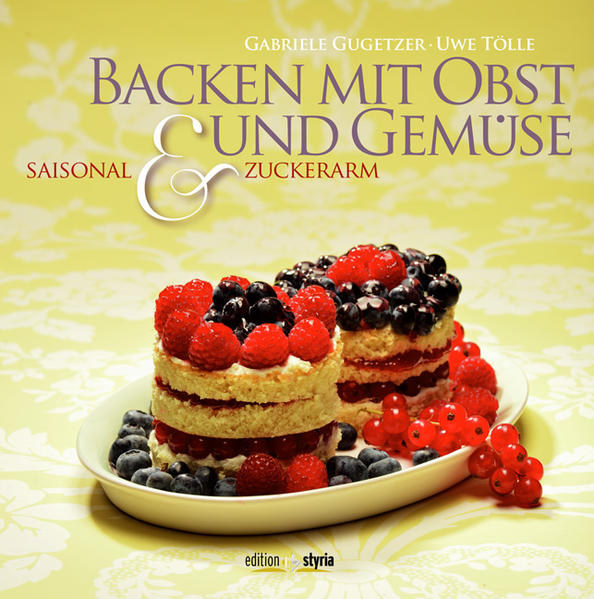 Dieses praktische Backbuch mit einfachen Rezepten, ist gleichwohl raffiniert, was die Zutaten betrifft. Die Autorin bietet nicht nur leckere Kuchen und Gebäck, die mit wenig Zucker auskommen und dennoch prima schmecken. Sie verarbeitet auch Gemüse der Saison, das Kuchen und Gebäck eine besondere geschmackliche Nuance gibt. Man würde diese aber niemals mit dem typischen Geschmack des jeweils verwendeten Gemüses zusammenbringen. Backerfahrene lernen neue Aromakombinationen (bittersüß, nicht zu süß, herb-erfrischend) kennen. Die selbst erprobten Rezepte variieren Basisrezepte der deutschen, österreichischen, englischen und französischen Küche. Für Eilige gibt es auch Rezepte mit Fertigteigen wie Filoteig oder Blätterteig und nicht zu vielen Zutaten. Aus dem Inhalt: • Zucchinikuchen mit Zartbitterschokolade • Blaubeermuffins mit Lavendelstaub • Möhrenkuchen mit Marzipanhaube • Schmandkuchen mit Zitronenthymian • Sandkuchen mit Quittengelee • Erdbeertörtchen mit Basilikumchiffonade • Victoria Sponge mit Erdbeerfüllung