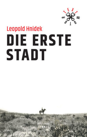 Die faszinierende Kultur der nordafrikanischen Tuareg Ein Satellitenfoto von Ruinen einer achttausend Jahre alten Stadt in der Sahara stellt CIA, Mossad, MI6 und sogar den Vatikan vor ein Rätsel. Zwischen den Geheimdiensten entsteht ein Wettlauf, wer das Geheimnis dieser uralten Stadt zuerst lüften kann. Auch eine Karawane der Tuareg kommt auf ihrer Reise durch die Wüste an den Ruinen vorbei. Ihr Anführer Djamil weiß um die Bedeutung der alten Bauwerke und was ihr Auftauchen für sein Volk bedeutet. Denn die jahrtausendealte Kultur des Wüstenvolkes ist in Gefahr - und nur einer kann sie vor dem Untergang bewahren. Leopold Hnidek erzählt von der faszinierenden Kultur der Tuareg und verwebt dabei mystische Prophezeiungen mit den ganz realen Gefahren, die Globalisierung und Modernisierung für das Berbervolk bereithalten.