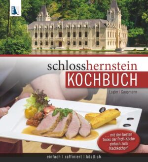 … mit den besten Tricks der Profi-Köche! Küchenchef Wolfgang Lagler und Souschef Wolfgang Gaupmann haben erkannt, dass regionale und traditionelle Speisen - modern interpretiert - ein Comeback verdienen. Die Profi-Köche vom Seminarhotel Schloss Hernstein setzen auch bei besonderen Anlässen und internationalen Veranstaltungen mit Erfolg auf die berühmte Österreichische Küche. Die besten Rezepte wurden im Schloss Hernstein Kochbuch für Sie zusammengefasst. Lange Zutatenlisten sind auf essentielle, hochwertige Produkte reduziert - Layout und Bildsprache sind zum mühelosen Nachkochen auf das Wesentliche vereinfacht. Ab jetzt kochen Sie Tafelspitz und Co mit links. Ob Fleisch, Fisch, Gemüse oder Desserts - die bunte Vielfalt der heimischen Küche wird anschaulich erklärt. Für Helden am Herd und alle die es werden wollen!