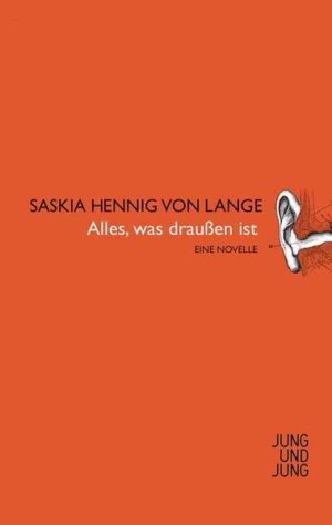 Wir sind nur dann ganz wir selbst, wenn wir außer uns sind. Sage keiner, dass aus dieser Tatsache nicht immer wieder schönste Literatur entstanden ist. Eine fulminante Geschichte der Entgrenzung erzählt auch Saskia Hennig von Langes ganz und gar erstaunliches Debüt 'Alles, was draußen ist'. Ein anatomisches Museum mit seinen Präparaten, Modellen und Totenmasken, eine schöne Unbekannte aus der Seine und ein Robespierre, und mittendrin ein Mann, der sich im Laufe der Jahre selbst zum Objekt geworden ist. In sprachlich genauen Notaten führt er Buch über sein Leben und seine Gänge durchs Haus, über das seltsame Inventar und über eine immer wieder hörbare, aber unsichtbare 'Untendrunterwohnerin'. Diese Novelle ist ein literarisches Kunststück, in dem das Unbewusste offenbar wird und in dem die menschlichen Oberflächen eine unergründbare Tiefe zeigen. Vom Körper, von der Haut und den Sinnen führt der Weg der Erzählung in Abgründe, in denen ferne Verhängnisse ebenso nachhallen wie die großen Stoffe der Literatur.