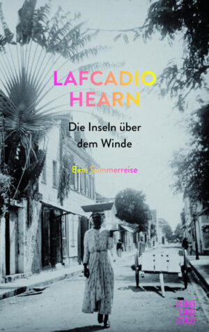 Einen Sommer lang fährt Lafcadio Hearn als Passagier eines Dampfschiffs auf den Kleinen Antillen von Insel zu Insel. Zurück in New York, verarbeitet er seine Notizen zu einem Reisebericht von exotischer Sinnlichkeit, zu einem Wortgemälde von intensiver Leuchtkraft. Mit einem frappanten Gespür für Farben, Formen und Gerüche, mit der staunenden Neugier des Verliebten und dem genauen Blick des Journalisten versucht er jedes noch so kleine Detail sprachlich zu fassen. Wieder und wieder begeistert er sich daran, die geringfügigsten Unterschiede im Immergleichen der Landschaft und des Tropenalltags zu beschreiben. Dabei behält er stets die sozialen Verhältnisse, die Menschen und ihre Eigenarten, ihre Gewohnheiten und Bräuche im Blick: Es ist eine Welt blühenden Niedergangs nach einer langen und leidvollen Geschichte kolonialer Verwerfungen. Hearn will bewahren, was er sieht, weil er weiß, dass es nicht von Dauer ist. Nach Abschluss seines Reiseberichts kehrt er für knapp zwei Jahre nach St. Pierre, Martinique, zurück. 15 Jahre später, da lebt er längst in Japan, ist das »Paris der Karibik« nach einem Vulkanausbruch fast vollständig zerstört.