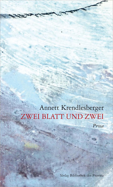 Er ist ihr so nah wie ein Bruder. Nicht, dass sie ihm das jemals gesagt hätte, und doch scheint ein Gefühl von verletzter Eitelkeit die Freundschaft zwischen ihnen zu belasten. Als sich Magnus plötzlich verändert und eine Affäre mit ihrer schönen Kollegin beginnt, als seine Solidarität langsam schwindet, der Freund die Freundschaft „verrät“, zweifelt sie an sich selbst. Und sie flüchtet nach Rom. Dreht sich einfach um, wendet ihm den Rücken zu. Setzt die Sonnenbrille auf. Sonnenbrillen wirken Wunder, Verdunkelungsstrategie gegen allzu grelle Penetranz. Wie Lichtschutzscheiben in der Limousine, als müsste man sie nur hochfahren, die Trennwand, radikal, kompromisslos Nähe unterbinden, jegliche Verbindung, sollte es in diesem Fall so etwas wie eine Verbindung überhaupt gegeben haben … Sie sitzt am Fenster, beobachtet das Treiben auf der Gasse. Und sie hungert. Kieferknochen schimmern durch Papier. Wie sich einlassen aufs Leben, auf dessen Lachen, Fratzenlachen? Wie berührt man, ohne zu berühren?