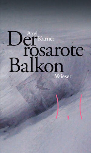 Eine Art Drehbuch über das ländliche Leben mit seinen Brutalitäten, seiner Niedertracht und dem unsäglichen Leiden. In diesem Buch findet das fleischgewordene Wort eine neue Deutung. Diese wortkarge Geschichte erzählt die Verweigerung des Lebens eines Kindes. Beschränkt auf die reduzierten Wahrnehmungen, betrachtet aus der Perspektive eines Balkons, der zwar in das zentrale Geschehen des Dorfplatzes hineinragt, aber nur einen begrenzten Blickwinkel zulässt, versucht es trotzdem, am Leben des Dorfes teilzunehmen. Als apokalyptische Metapher vom Untergang einer verschworenen Gemeinschaft ist die Erzählung eine Art Drehbuch über das ländliche Leben mit seinen Brutalitäten, seiner Niedertracht und dem unsäglichen Leiden. Bei aller provinziellen Vertrautheit und Nähe, weil so menschlich unmenschlich, idyllisch und zugleich abgrundtief beängstigend, ist das Th ema in seinem universellen Befremden dennoch weltläufig. Ewiggestrige Heimattümelei, Provinzialismus und Intoleranz sind zwar die Versatzstücke dieser xenophoben Lebensrealität, sind aber nicht auf diesen Ort beschränkt. Was an dem Dorf befremdet, ist exemplarisch zu deuten. Der Einzelne geht zugrunde an den Auswüchsen sozialer Kontrolle, an der Kälte und Lieblosigkeit der Dorfgemeinschaft, einer Schar von Schlägern und Schlächtern. Hinter der lieblichen Fassade eröffnet sich ein menschliches Drama mit Gewalt- und Todesfantasien, aber auch mit naiven Erlöserhoff nungen. Die Erzählung entwickelt „ein Schauspiel von Gewalt und Religion, in dem eine kollektive, durch Nationalismus und aggressive Traurigkeit vergiftete Seele spazieren geführt wird“ (Michael Bünker). Ängste, Verzweiflung und Flucht begleiten die Menschen, die dieser Ideologie des Untergangs nicht folgen wollen.