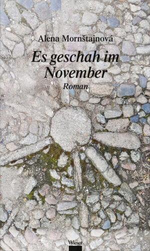 Es geschah im November 1989 in einer mährischen Kleinstadt: Marie und ihr Mann sind keine politisch besonders aktiven Menschen, und doch lassen sie sich von den Ereignissen in Prag und auch in anderen Städten im Ostblock mitreißen und demonstrieren für den Wandel. Bevor sie noch verstehen, wie ihnen geschieht, werden sie verhaftet und in ein Lager gesteckt. Marie wird zu 20 Jahren Gefängnis verurteilt. Sie weiß, dass sie ihre Kinder nicht aufwachsen sehen wird, und so bleiben Briefe ihre einzige Hoffnung. Ihre Tochter Magdalena kommt in ein Umerziehungsheim, in dem die Kinder linientreu geformt werden. Eines Tages treffen sie aufeinander, nur ist es für beide ganz und gar nicht so, wie sie es sich vorgestellt haben. Maries Schicksal steht stellvertretend für viele Geschichten, die irgendwann irgendwo auf dieser Welt passieren. Es ist eine ebenso erschreckende wie berührende Geschichte, die Alena Mornštajnová anhand von Maries Schicksal erzählt, eine Geschichte, die aber trotz allem die Hoffnung nicht sterben lässt, dass das Leben eine Wendung zum Besseren nehmen kann.