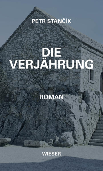 Eine Reportage, eine Dokumentation, ein Essay über einen fast vergessenen Helden des 20. Jahrhunderts? Nicht bei Stan?ík. Was über Pravomil Raichl, Kämpfer gegen Nazis und Kommunisten gleichermaßen, bekannt ist, wird hier schlicht zum Ausgangspunkt einer lebendigen, phantasievollen Tagebucherzählung. Beginnend im Alter von 14 Jahren bis zu seinem Tod. Dazwischen liegt ein in vollen Zügen genossenes Leben, das auch all die dunklen Seiten des 20. Jahrhunderts durchwandern muss - Gulag, Weltkriegsschlachten, Todesurteile, Emigration - und am Ende muss der Held sterben, bevor er selbst für Gerechtigkeit sorgen kann. So entgeht der kommunistische Richter, der für eine Reihe Justizmorde verantwortlich ist und dessen Taten für verjährt erklärt wurden, noch einmal seiner Strafe. Das alles stilistisch, sprachlich originell geschrieben. Und: „Vermutlich nur in den Romanen von Petr Stan?ík können die Helden auf einem Wackelstein miteinander schlafen oder im Inneren eines Mammuts übernachten und zugleich glaubwürdige Zeugen der grundlegenden historischen Momente und Ereignisse sein“, schreibt Peter Nagy im Deník N.