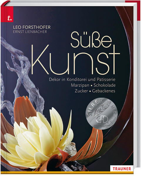 Dekorbücher gibt es wie Sand am Meer - die „Süße Kunst“ jedoch ist einzigartig. Noch nie gab es alles in einem Buch: Mit Zucker-, Schokoladen-, Marzipan- und gebackenem Dekor umfasst die „Süße Kunst“ eine bis dato unübertroffene Bandbreite an klassischen und abstrakten Dekorvarianten. Auch jene, die originelle Tellerdekors für Desserts suchen, werden mit Sicherheit fündig.   Zahlreiche Fotos veranschaulichen Schritt für Schritt die Herstellung diverser Dekorelemente, sei es eine Masche aus Seidenzucker, eine Blüte aus Marzipan oder zarte Schwünge aus Schokolade. Wo Fotos alleine nicht reichen, helfen Filme weiter: Mithilfe von QR-Code und Smartphone bzw. Internetadresse gelangt man zum jeweiligen Video.   Neben diesem geballten Wissen finden Profis zur Vorbereitung auf Wettbewerbe zahlreiche Tipps & Tricks, die auf zwanzig Jahren Wettbewerbserfahrung der Autoren basieren.