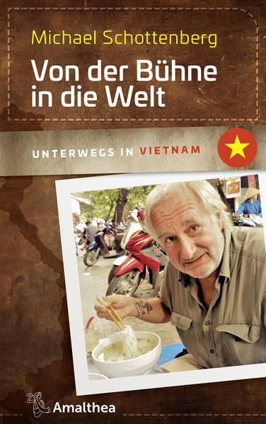 Schottis Reisetagebuch Vom Volkstheater nach Vietnam. Mit seinem sehr persönlichen Reisebericht präsentiert sich der Theatermacher Michael Schottenberg in seiner neuen Rolle als Globetrotter. Mit nichts als einem 40-Liter-Rucksack begibt sich der Geschichtensammler, Eigenbrötler und Philosoph in das Land von »Onkel Ho«. Unterwegs begegnet er »Brautpaaren, die an den Himmel stoßen«, wird von einem Gecko in Beschlag genommen und lässt sich vom Trubel des Nachtmarkts in Hanoi mitreißen. Viele ungewöhnliche Begegnungen hat er, und er schildert sie alle mit dem ihm eigenen Humor. Ob bei einer kräftigen Pho-Suppe, im »Moped-Motel« oder im Wasserpuppentheater: »Schotti« gewinnt Einblicke und Eindrücke vom Alltag der Menschen in Vietnam. Vieles erinnert ihn auch an früher, dann denkt er zurück – an wesentliche Momente seiner Theaterlaufbahn.