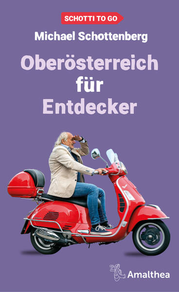 »Ich wollte ein Buch über ein Land schreiben, es wurde eines über Menschen.« Für Reisephilosoph Michael Schottenberg heißt es einmal mehr, Unbekanntes zu »erfahren«. Vom Inn bis zum Böhmerwald, vom Sengsengebirge bis ins Salzkammergut braust er auf seiner roten Vespa durch Oberösterreich und staunt über dessen Vielseitigkeit. Menschen vertrauen ihm ihre Lebensgeschichten an, die zur Biografie eines Landes werden: vom Pinsdorfer Tierpräparator Höller, in dessen Dachboden Thomas Bernhard einen Roman schrieb, über die Holzkünstlerin Annerose R., die mit ihrer Kettensäge Frauenfiguren schnitzt, oder die Titanic-Beauftragte Lisa Maria, die in ihrer Toilette ein Privatmuseum betreibt, bis hin zum Linzer Domeremiten, der sich als der Autor selbst entpuppt. Ein Buch voller Reiselust und Lebensweisheit: In »Schottis« Wunderwelt zu blicken, heißt ein Land und seine Bewohner:innen verstehen und lieben zu lernen.