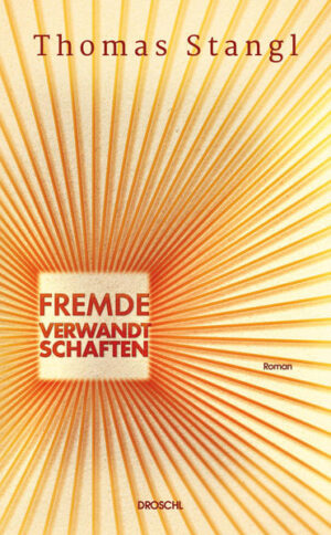 "Fremde Verwandtschaften" ist ein sprachliches Kunstwerk, eine groß angelegte Reflexion über das Sein, voller Details und Feinheiten, doppelter Böden und versteckter Gänge. Thomas Stangl gibt seinen Figuren Raum zur Entfaltung. Während seiner Reise zu einer Konferenz nach Westafrika öffnen sich einem Wiener Architekten ungeahnte Denkregionen. In schlaflosen Nächten, auf Irrwegen durch die fremde Stadt und bei immer weniger einzuordnenden Begegnungen werden dem Mittvierziger seine Vorstellungen und sein Handeln, seine Verantwortung und seine Routinen als Architekt, Europäer, Vater, Sohn und Ehemann immer fremder. Je tiefer er in sein Inneres eindringt, desto größere Risse und poröse Stellen bekommen die Säulen seiner Existenz. Die Möglichkeit eines ganz anderen Lebens blitzt auf. Eine parallele Reise unternimmt ein namenloses Ich, das wie ein Rauschen, Rascheln und Hallen aus dem Hintergrund zu hören ist. Seine halluzinatorischen und verstörenden Gedanken- und Erinnerungsbilder schieben sich - in fremder Verwandtschaft - in die Erzählung hinein.