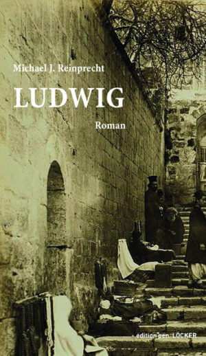 Doktor Ludwig Reiter, angesehener Theologieprofessor und Seelsorger aus Kärnten, wird 1913 als Vizerektor des österreichischen Pilgerhospizes nach Jerusalem berufen. Er kommt in einer für ihn fremden orientalischen Welt an. In Jerusalem empfängt Ludwig fromme Pilgergruppen aus der Steiermark und Kärnten. Plötzlich passiert etwas für ihn Unvorhergesehenes, Geheimnisvolles, Verbotenes: Er gerät in eine sich langsam entwickelnde Liebe zu der 17-jährigen jüdischen Tochter eines bosnischen Bankiers, der in den Aufbau von Erez Israel investiert. Der Alltag des Theologen gerät ins Wanken. Soll er seiner brennenden Leidenschaft nachgeben und sich gegen seine bisherige Identität als ka¬tholischer Theologe entscheiden? Diese Frage quält ihn. Im Sommer 1914 wird es in Jerusalem düster, die Gewit¬terwolken aus Europa nahen, das osmanische Reich dreht die Schraube enger, frisch eingewanderte Juden werden vertrieben, im österreichischen Pilgerhospiz harrt nur der Rektor aus. Ludwig muss Jerusalem verlassen. Und am 14. September 1914 legt der letzte Lloyd-Liniendampfer nach Triest von Jaffa ab ...